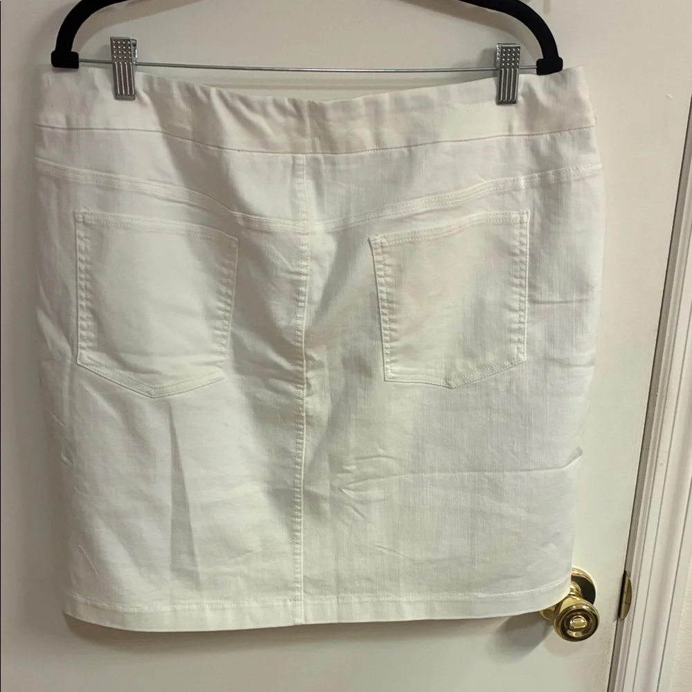 NWT Elegant Chico’s White Women's Skort in Sz 3-equivalent to a Sz 16 - Picture 8 of 9